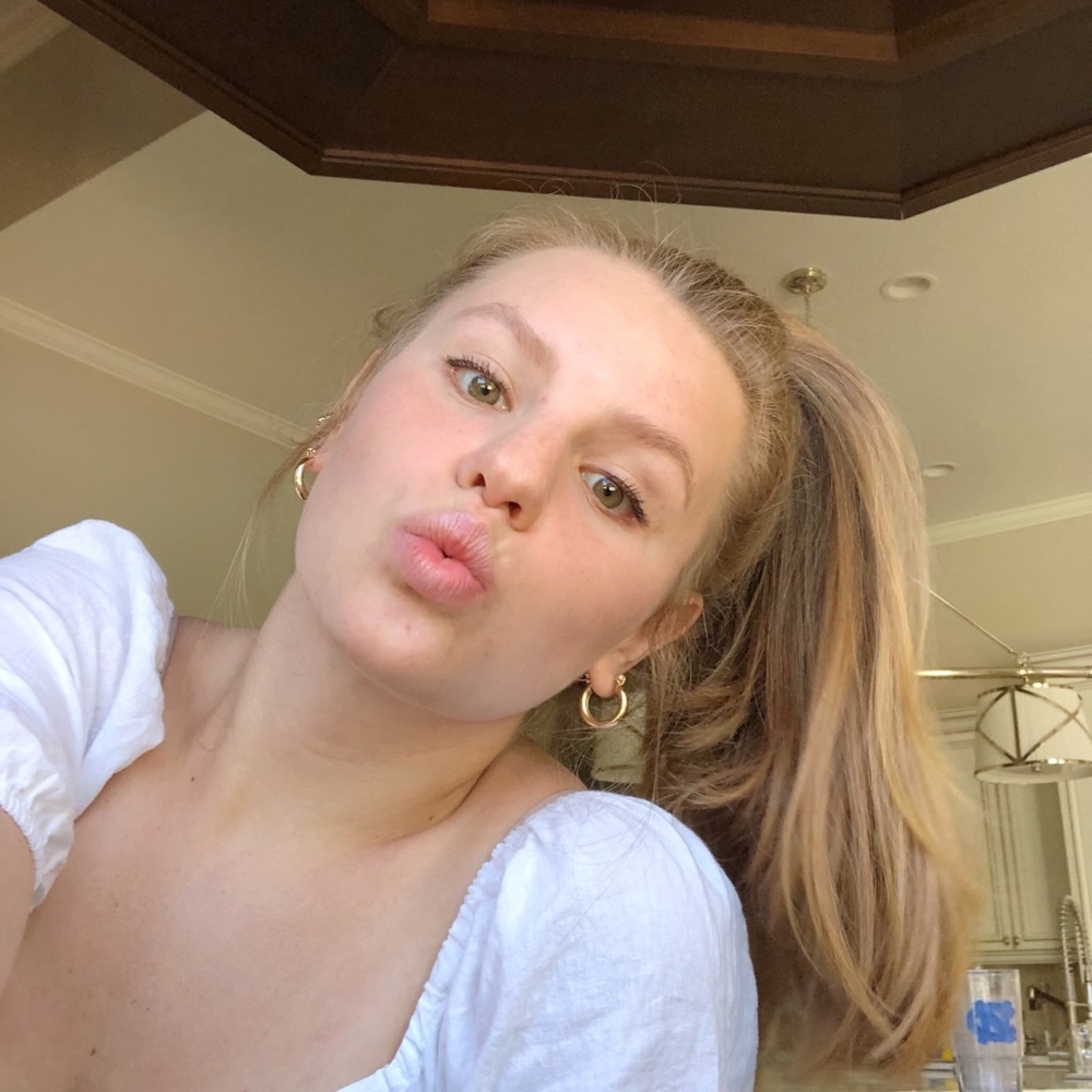 Meet your Posher, Nicole